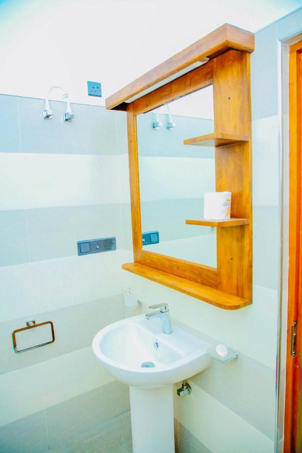 Maha Oya Lodge Вайиккал Екстериор снимка